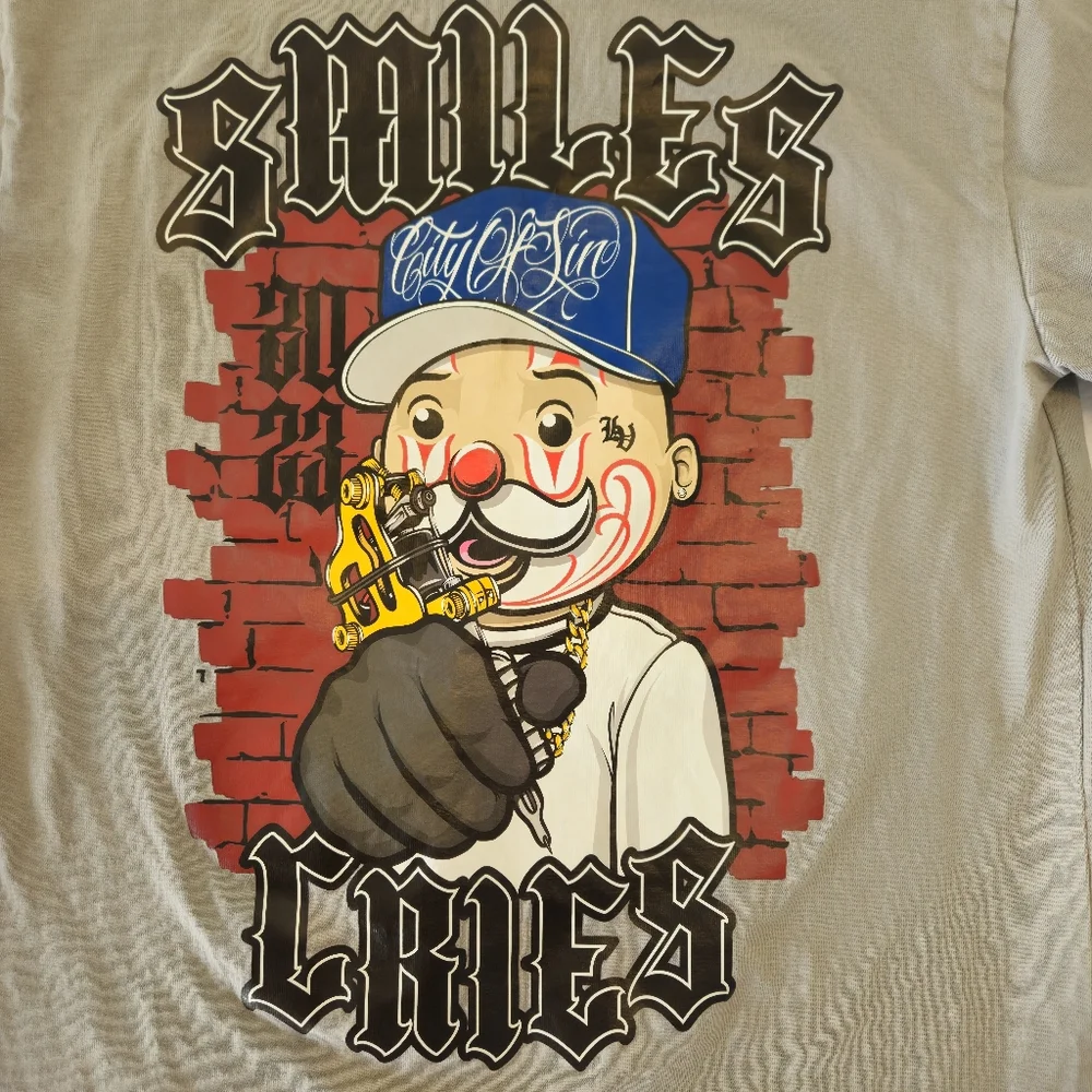 City Of Sin Gray Graphic Tee with Cartoon Design Size S